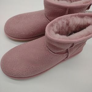 BNWT Authentic PINK UGGS